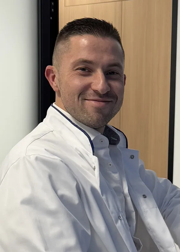 Dr Nikola Mladenović